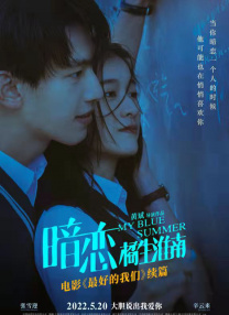 认真工作的她